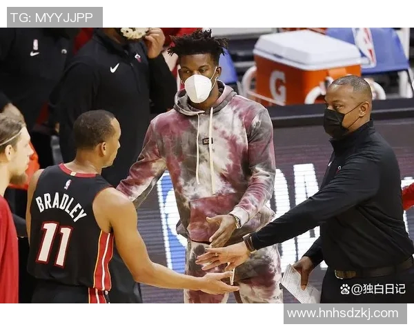 字母哥愤怒撕毁球衣雄鹿惨败后更衣室内爆发激烈冲突